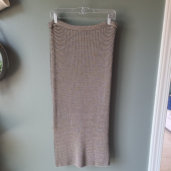 Theory Midi Skirt in Navy, Tan and Yellow, Size Large - Picture 3 of 4